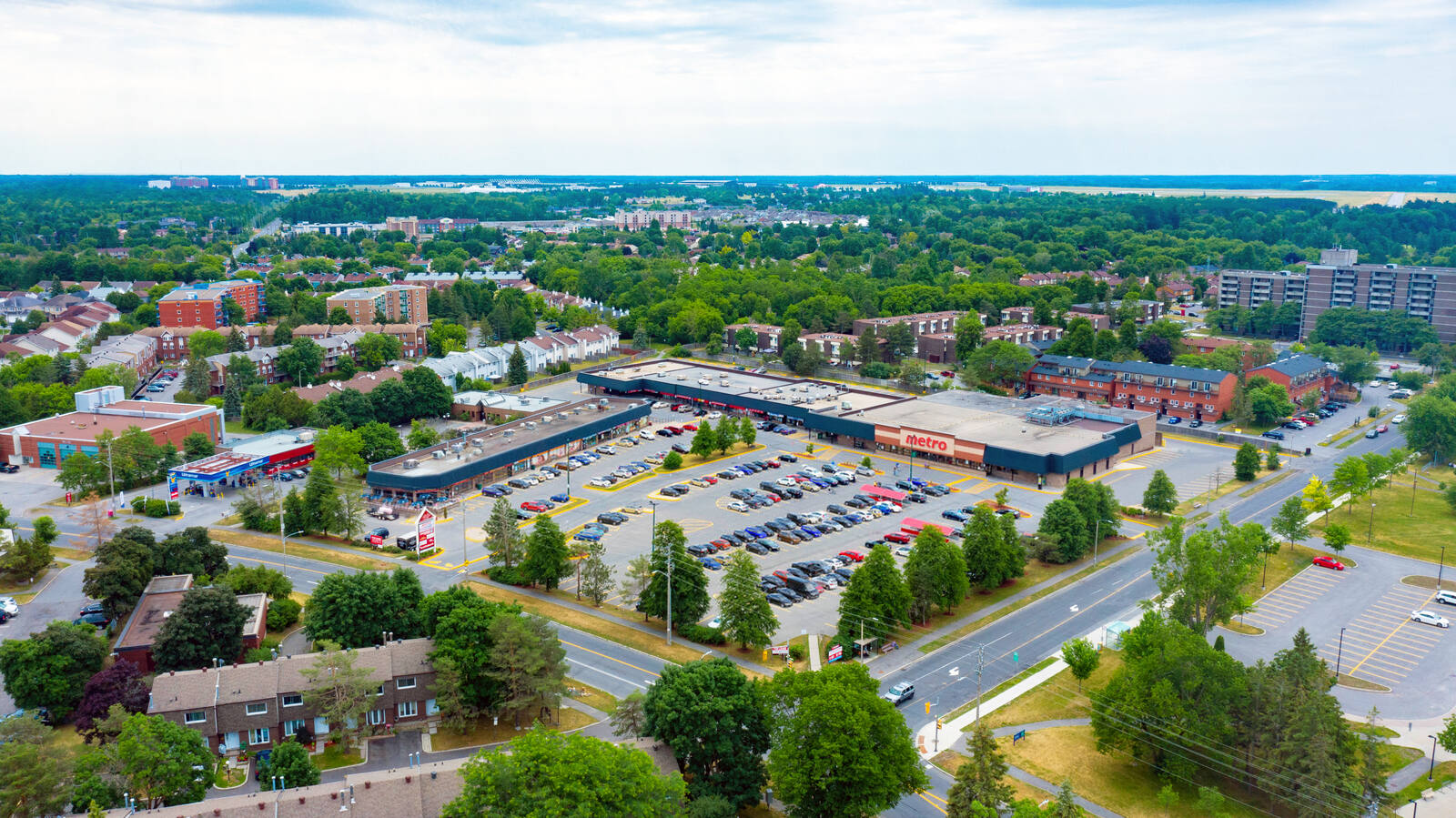 Life in Hunt Club Woods: Convenience Meets Affordability (2025 Guide)